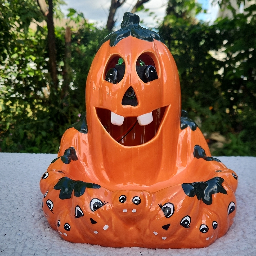 Vintage Battery Operated, Halloween Motion Sensor Silly Pumpkin Faces Candy Dish